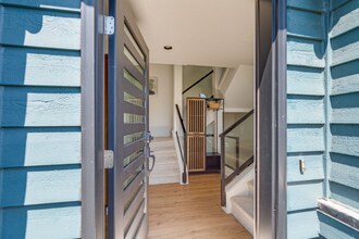 2026 Fairview Ave E in Seattle, WA - Foto de edificio - Building Photo