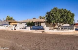 5827 N 22nd Dr in Phoenix, AZ - Building Photo