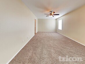 8505 N 64th Ln in Glendale, AZ - Foto de edificio - Building Photo