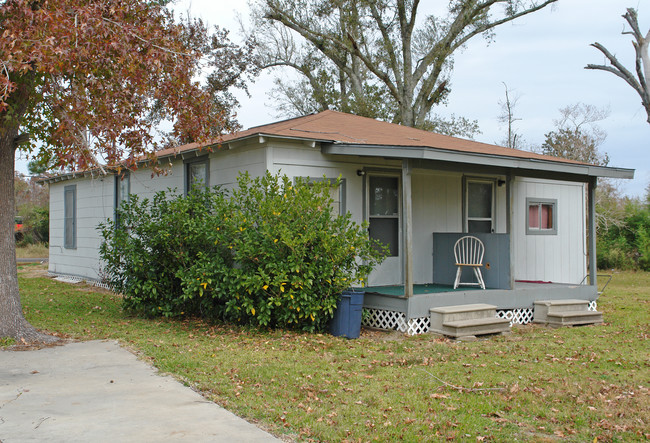 2717 Enner Rd in Orange, TX - Building Photo - Building Photo