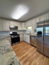 1720 W Parkside Dr in Hoffman Estates, IL - Building Photo - Building Photo