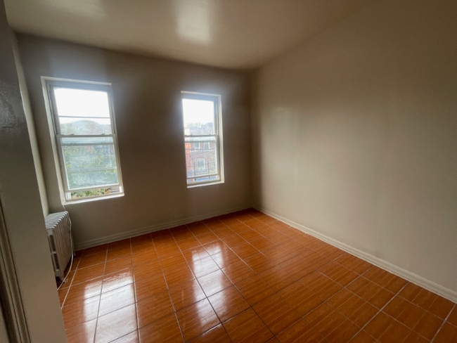 636 Sheffield Ave in Brooklyn, NY - Building Photo - Building Photo