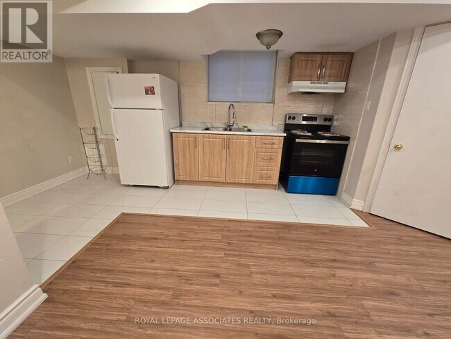 72 Starhill Crescent in Brampton, ON - Building Photo - Building Photo