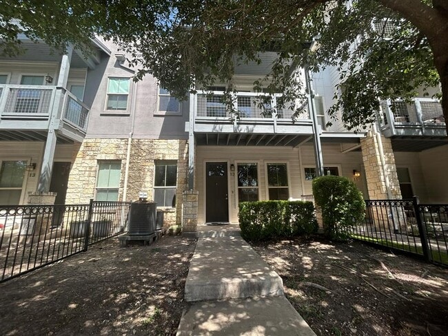 property at 2520 Bluebonnet Ln