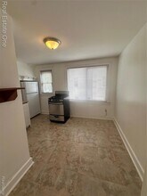 122 W Houstonia Ave, Unit B in Royal Oak, MI - Building Photo - Building Photo