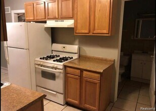 1761 E Evelyn Ave in Hazel Park, MI - Building Photo - Building Photo