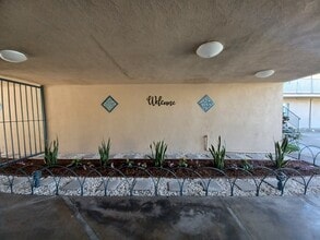 Covina Palms Apartments in Covina, CA - Building Photo - Building Photo