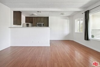6612 De Longpre Ave in Los Angeles, CA - Building Photo - Building Photo