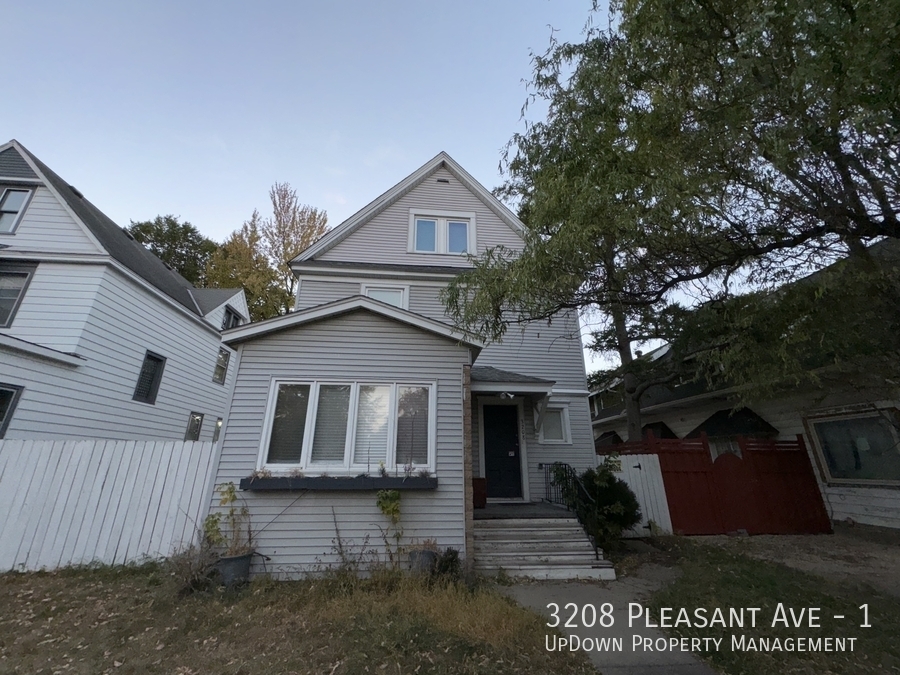 3208 Pleasant Ave in Minneapolis, MN - Building Photo