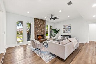 2205 Timberwood in Carrollton, TX - Foto de edificio - Building Photo