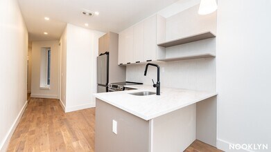 43 Kingston Ave, Unit 1a in Brooklyn, NY - Foto de edificio - Building Photo