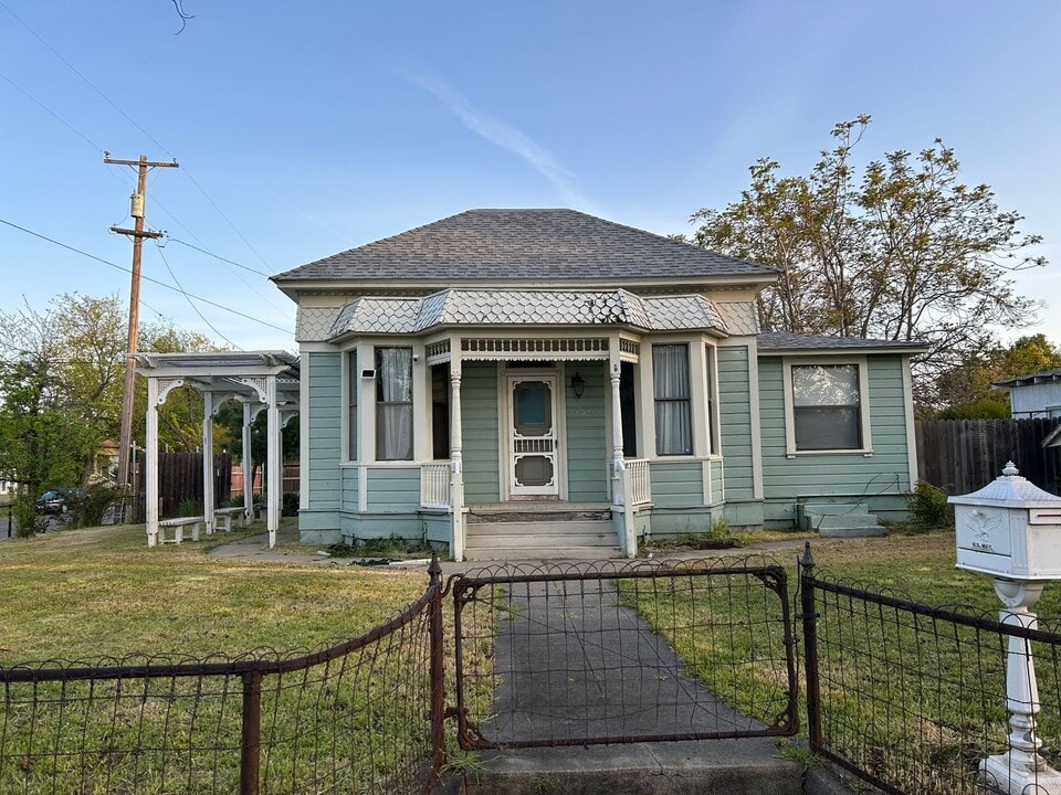 720 High St in Oroville, CA - Building Photo