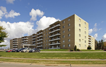 Granada Gardens Apartments & Townhomes in Warrensville Heights, OH - Building Photo - Building Photo