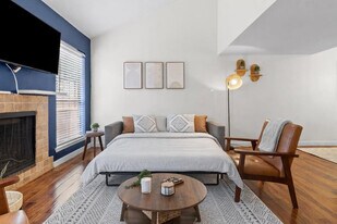 800 S 1st St in Austin, TX - Building Photo