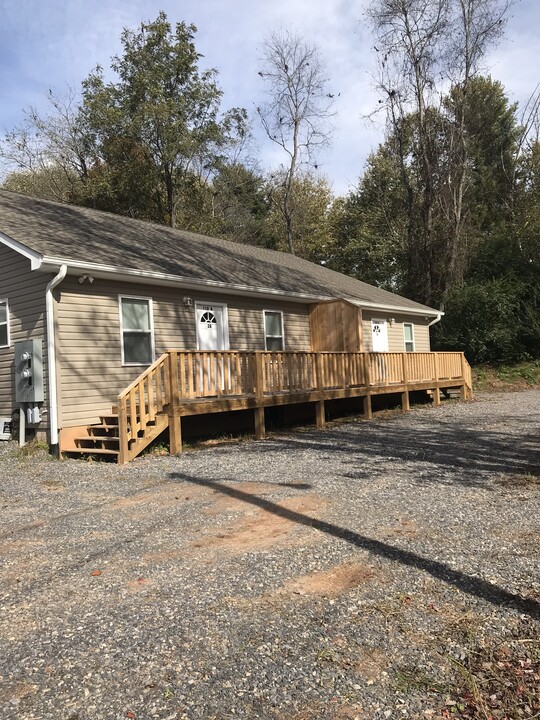 110 Felmet St in Waynesville, NC - Foto de edificio