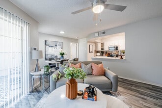 Villas at Chase Oaks in Plano, TX - Building Photo - Building Photo