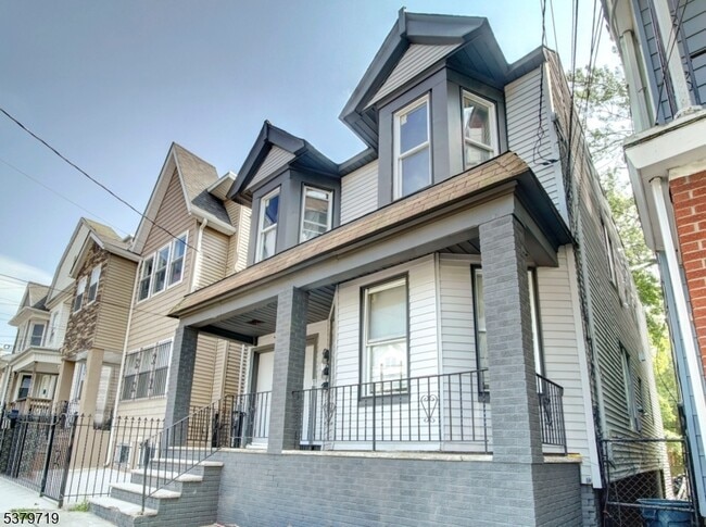 595 15th Ave in Newark, NJ - Building Photo - Building Photo