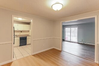 36 English Village Rd in Manchester, NH - Building Photo - Building Photo