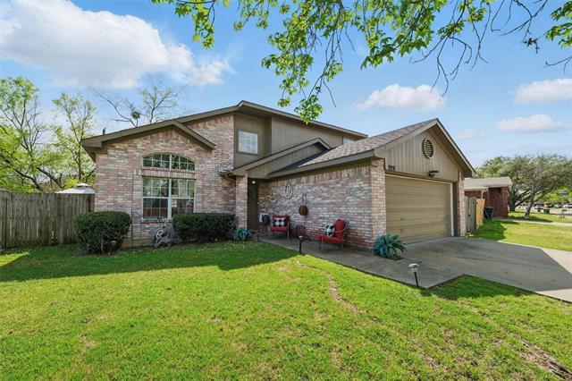 926 Pierce Arrow Dr in Arlington, TX - Building Photo