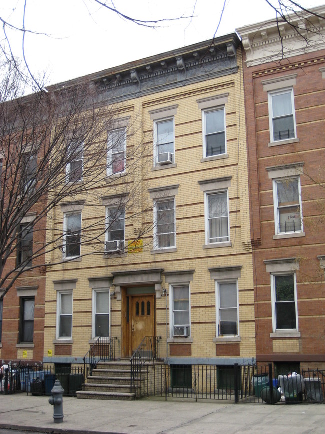 1709 Madison St in Ridgewood, NY - Building Photo - Building Photo