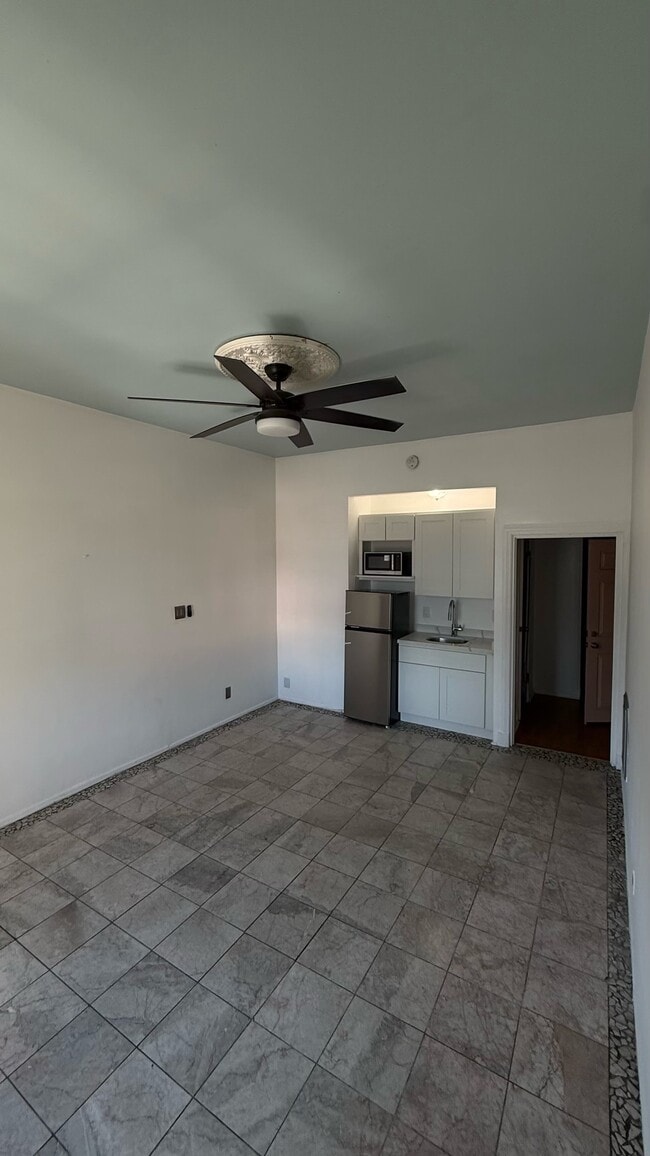 3109 W 6th St, Unit #8 in Los Angeles, CA - Foto de edificio - Building Photo