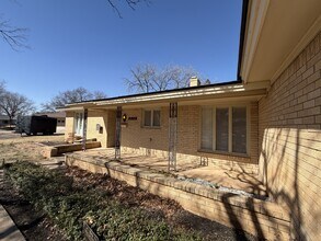 6806 Norfolk Ave in Lubbock, TX - Building Photo - Building Photo