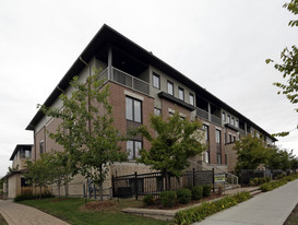 102-148 Lindenshade Dr Apartments