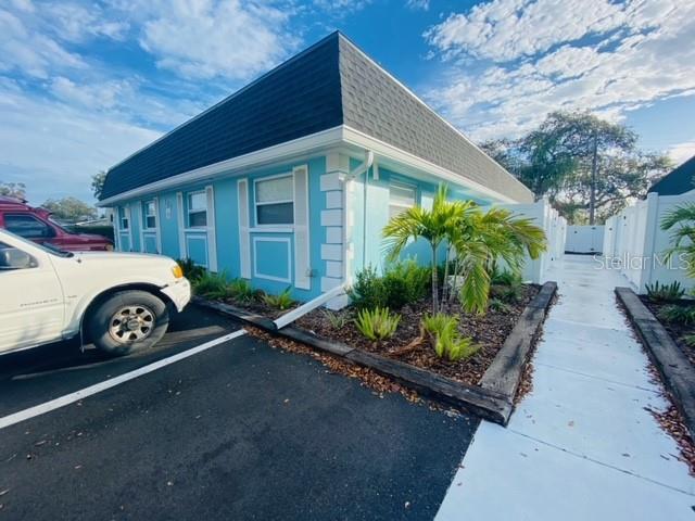 327 S Fernwood Ave in Clearwater, FL - Building Photo