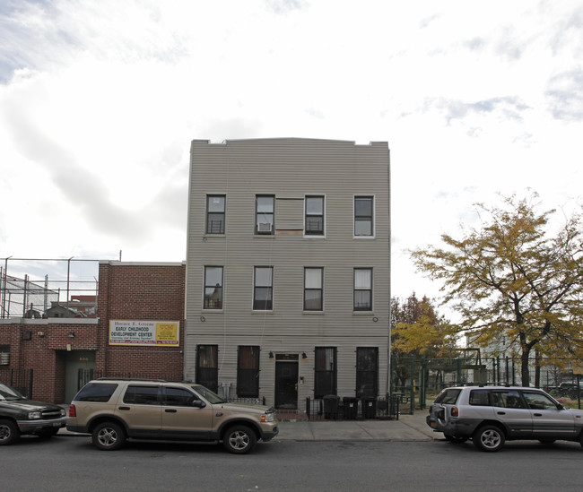 586 Hart St in Brooklyn, NY - Building Photo - Building Photo