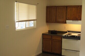 2241 Ellis St, Unit B in North Las Vegas, NV - Building Photo - Building Photo