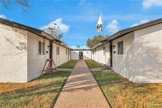 25 Fern Ave W in McAllen, TX - Building Photo - Building Photo