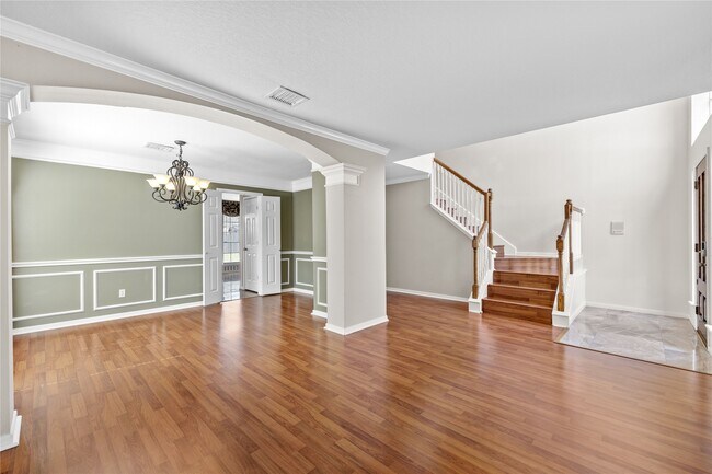 property at 2018 Waverly Glend Dr