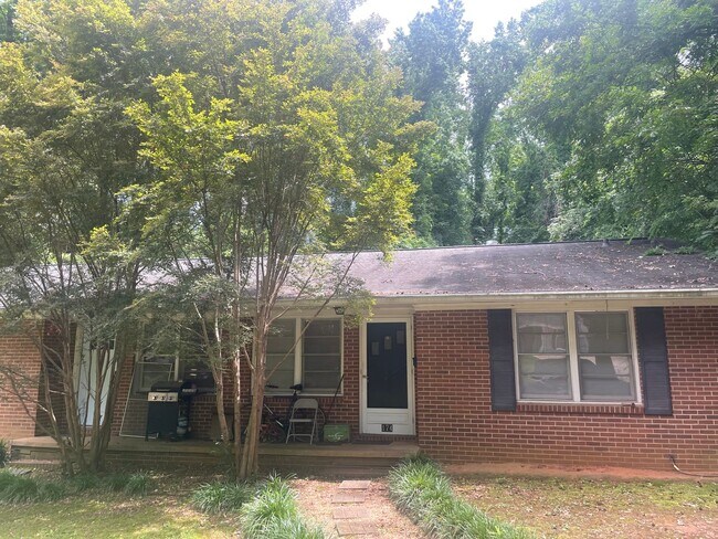 property at 174-176 Riverdale Dr