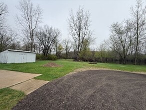 5420 E Michigan Ave in Jackson, MI - Building Photo - Building Photo