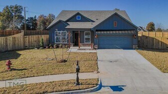 10606 N 117th E Pl in Owasso, OK - Building Photo