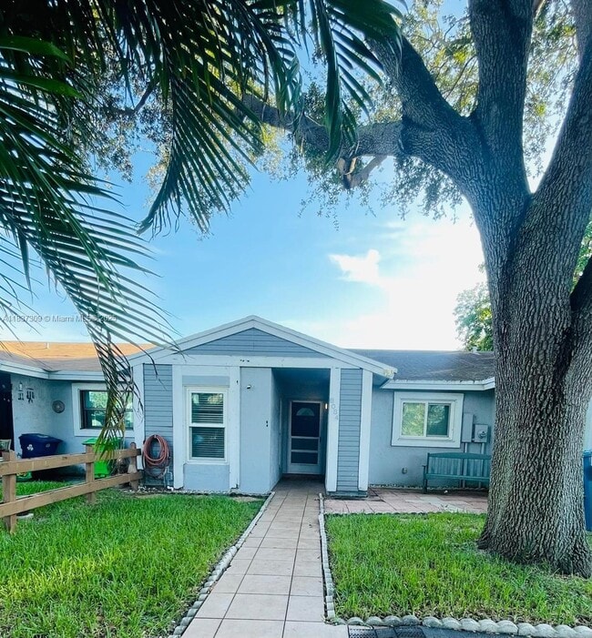 8084 NW 41st Ct