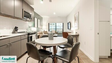 318 W Corporation St, Unit 1-210 in Durham, NC - Foto de edificio - Building Photo