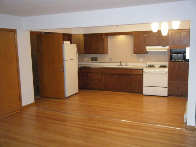 7222 Dixon St-Unit -302 in Forest Park, IL - Building Photo - Building Photo