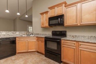 Stonewater Place Apartments in Jackson, TN - Foto de edificio - Building Photo