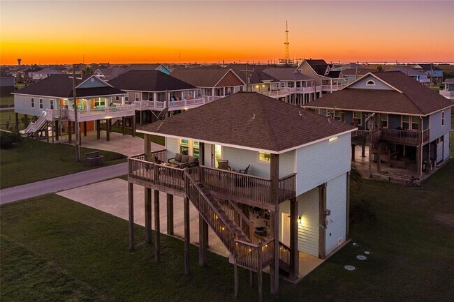 property at 960 Crane Ln