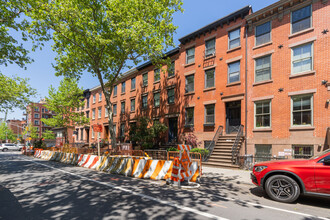 135 Kane St in Brooklyn, NY - Building Photo - Building Photo