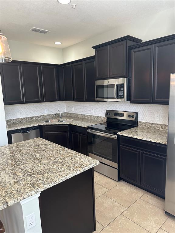 10041 Town Lake Dr in Orlando, FL - Building Photo - Building Photo