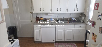 37 Brooksdale Rd in Boston, MA - Foto de edificio - Building Photo