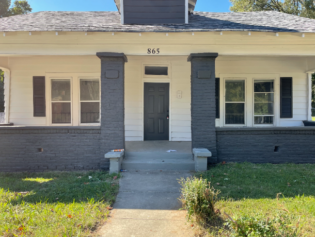 property at 865 Alma St