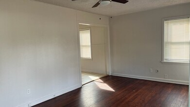 210 W Kittyhawk Dr in Midwest City, OK - Building Photo - Building Photo