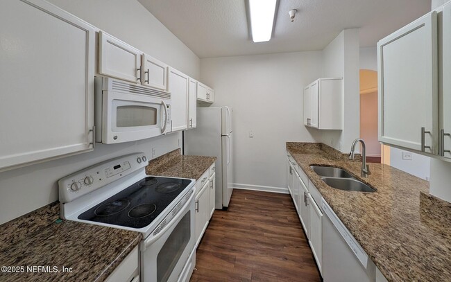 10550 Baymeadows Rd in Jacksonville, FL - Building Photo - Building Photo