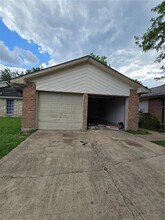 12021 Tambourine Dr in Stafford, TX - Building Photo - Building Photo