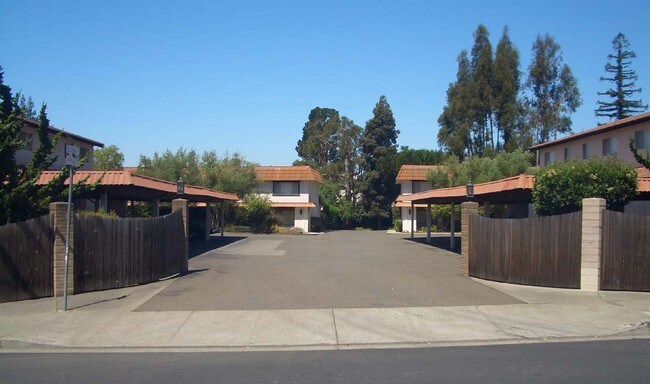 4337-4352 Elvira Pl in Castro Valley, CA - Foto de edificio - Building Photo