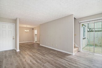 3782 Kensingwood Trace in Decatur, GA - Foto de edificio - Building Photo