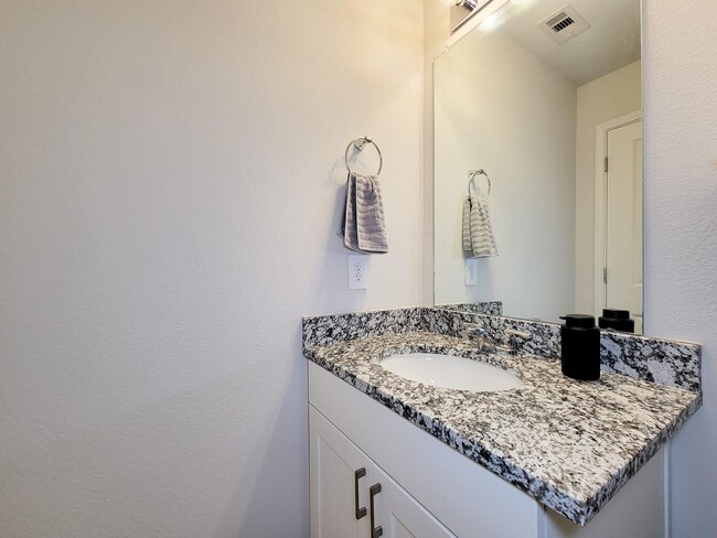 111 Avalon Dr in Huntsville, TX - Building Photo - Building Photo